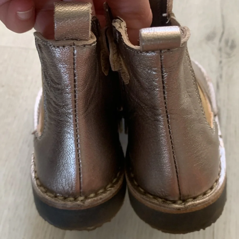 Stylish Kids Boots - Metallic Tan PÈPÈ Suede Chelsea Boots | Gold‎